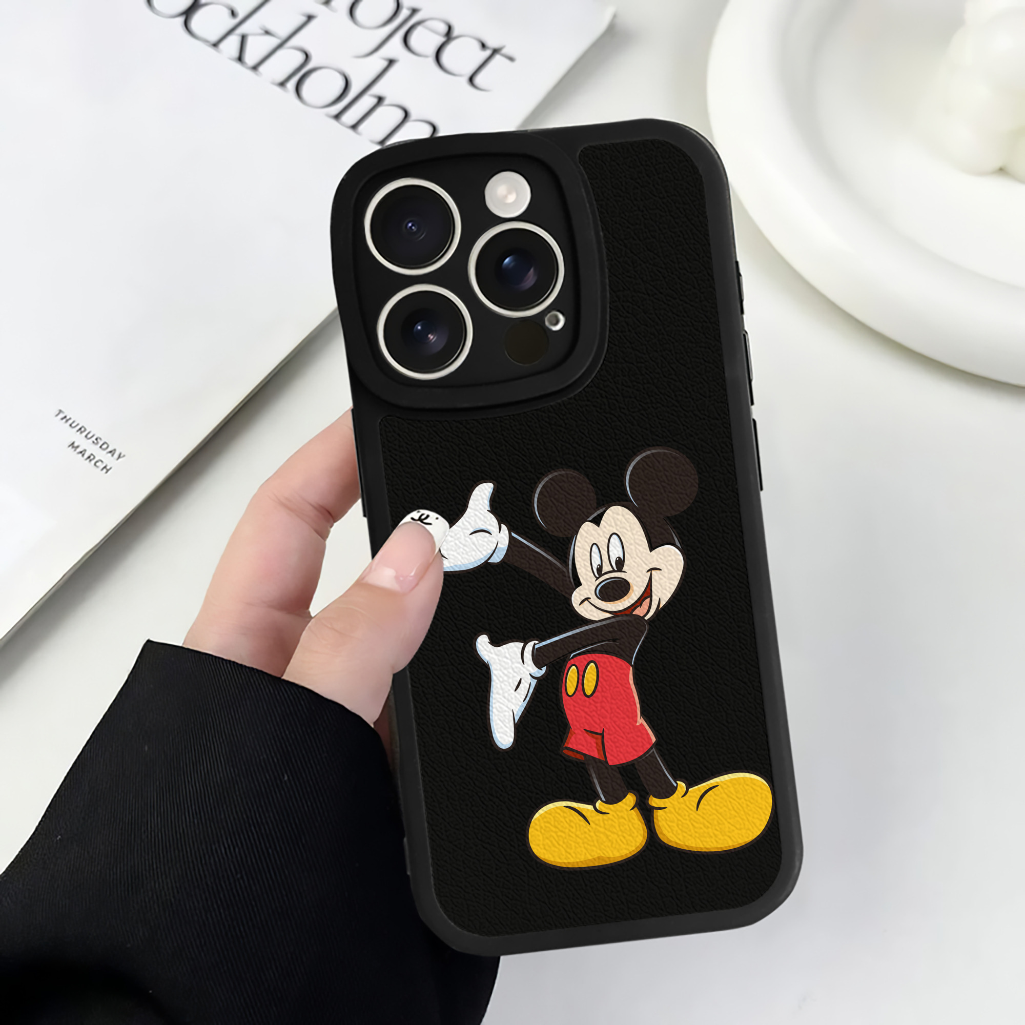 （画像用） ミッキーマウス Mickey Mouse 【iPhone 16シリーズ対応】シリコンスマホケース（レザー調） 材質：シリコン